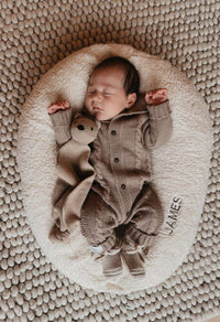THE KYN KNITTED BABY ONESIE - DARK BEIGE - Mini Miracle