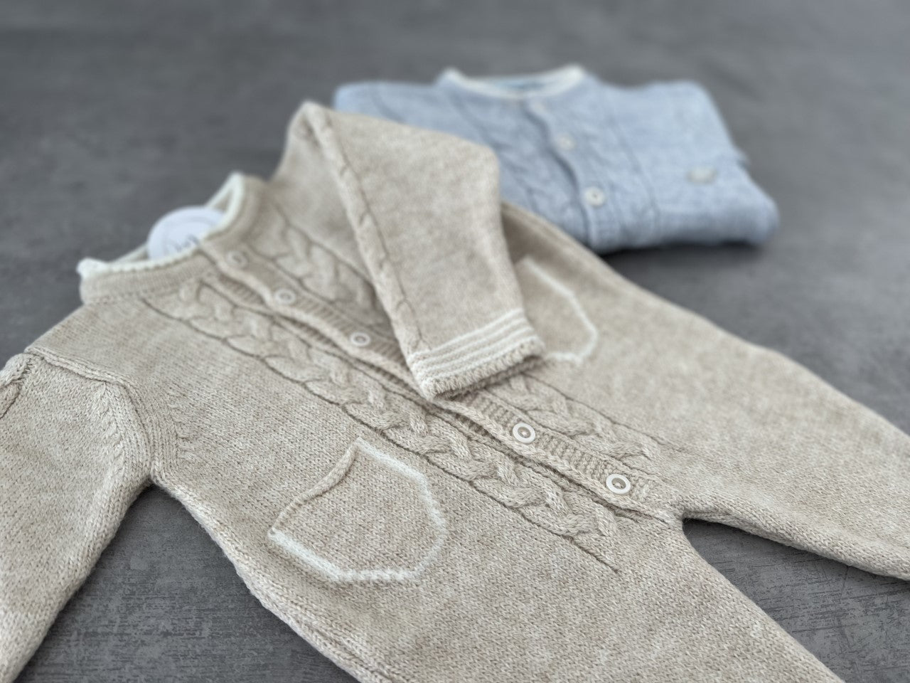 WINTERS BEIGE GEBREID BABYPAKJE